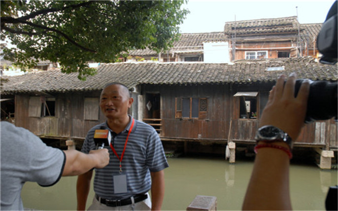 “烏鎮(zhèn)變化很大，越來越美。這次老年人免費游烏鎮(zhèn)活動，非常開心！”_副本.jpg